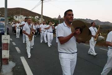Una diana floreada prepara a Lomo Magullo para la Traída del Agua (Foto Francisco Javier Santana y José Florido)